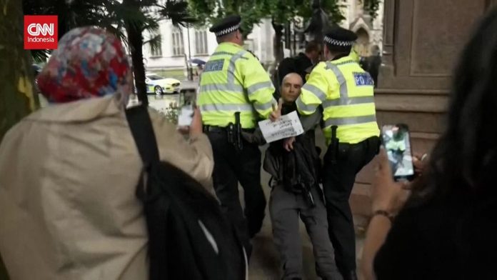 VIDEO: Polisi London Tangkap 55 Aktivis Massa Aksi Bela Palestina