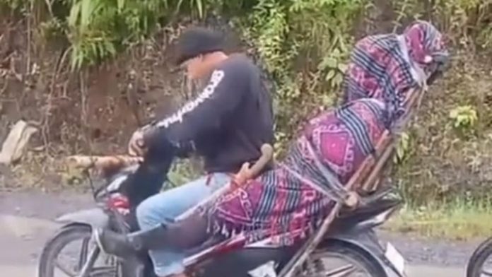Viral Warga Bawa Jenazah ASN Pakai Motor Imbas Jalan Rusak di Donggala