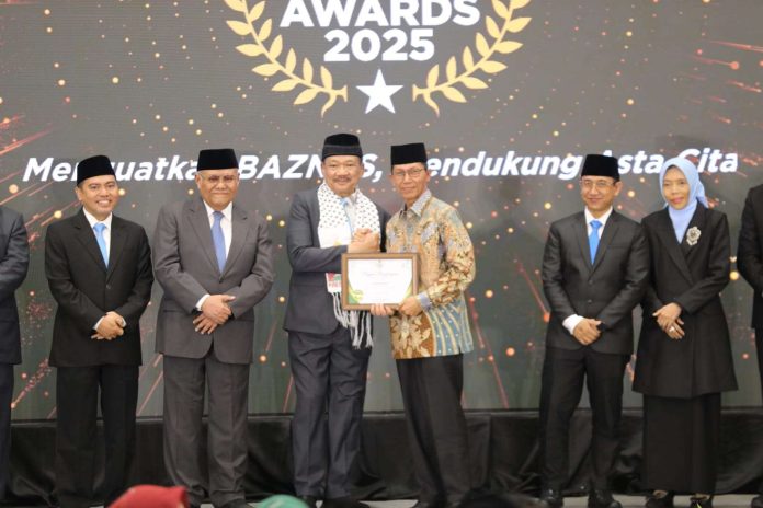 Amsakar Achmad Raih Penghargaan BAZNAS Award 2025, Komitmen Dukung Gerakan Zakat Nasional - BP Batam