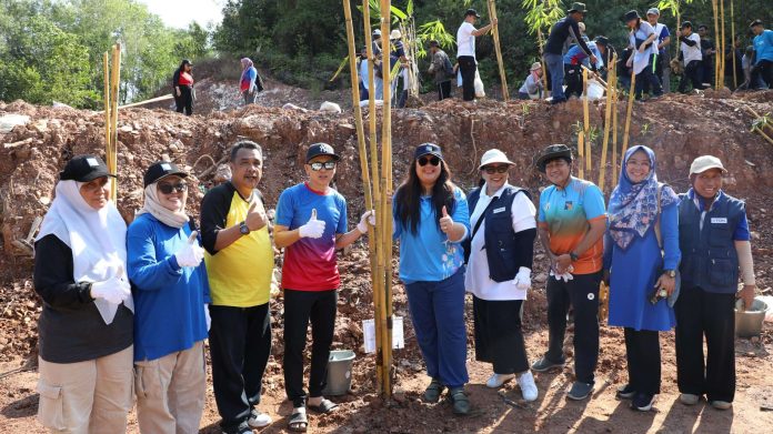 Lestarikan Lingkungan, BP Batam dan PT TDK Tanam 200 Pohon Bambu - BP Batam