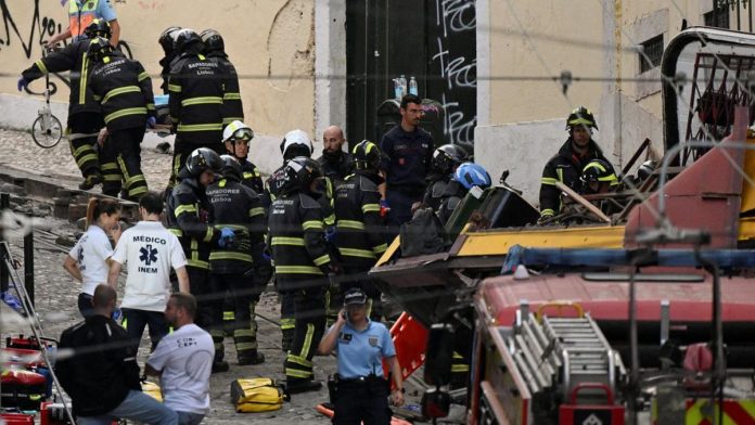 FOTO: Kecelakaan Maut Kereta Gantung di Portugal Tewaskan 16 Orang