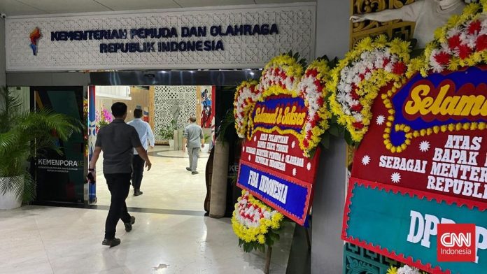 Karangan Bunga Hiasi Kemenpora Usai Erick Thohir Jadi Menpora