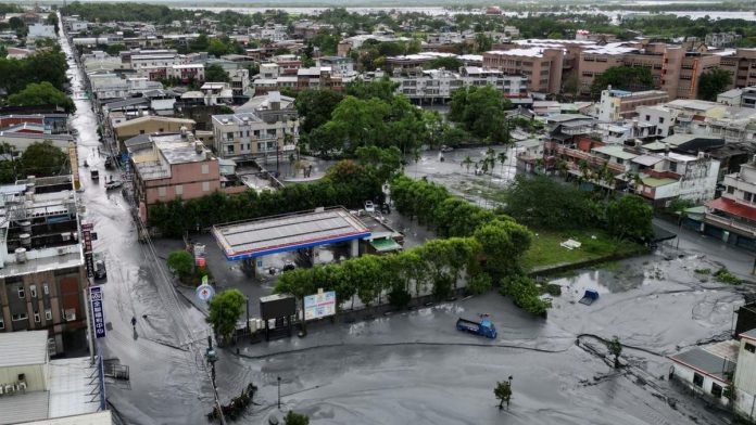 Kemlu Pastikan WNI di Area Terdampak Topan Ragasa Aman