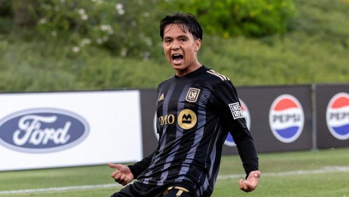 Kluivert Beber Alasan Panggil Adrian Wibowo ke Timnas Indonesia