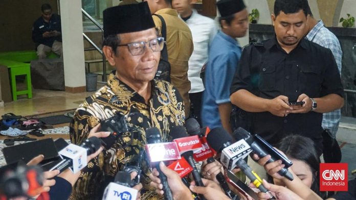 Mahfud MD Ungkap Ada 2 Cucunya yang Keracunan MBG di Jogja