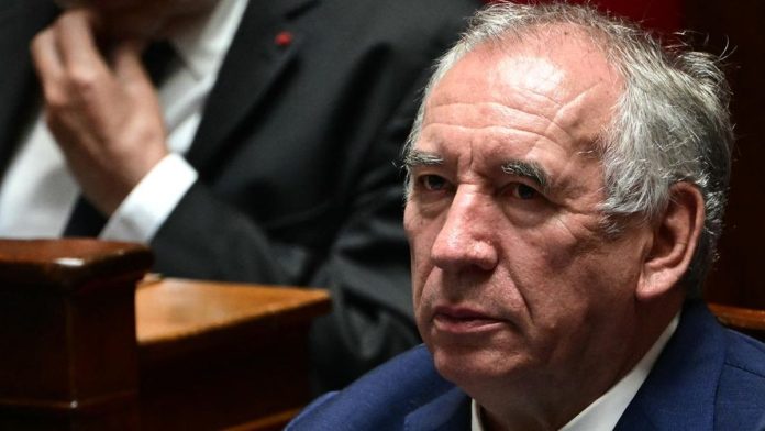 PM Francois Bayrou Lengser, Pemerintah Prancis Kolaps