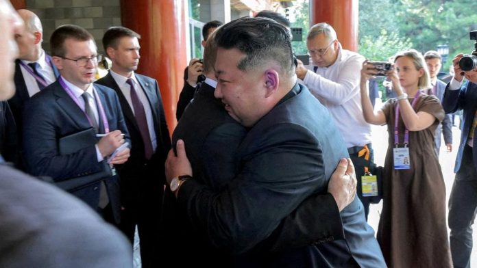 Pelukan Perpisahan Kim Jong un dan Putin sebelum Tinggalkan China