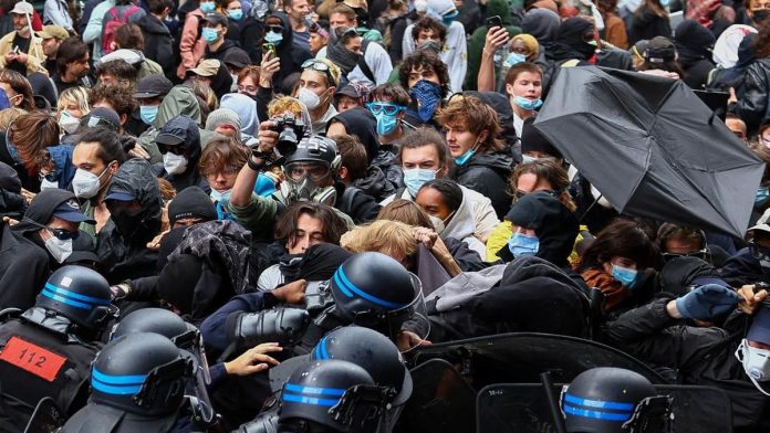 Prancis Siaga, 800 Ribu Orang Bakal Unjuk Rasa Protes Presiden Macron