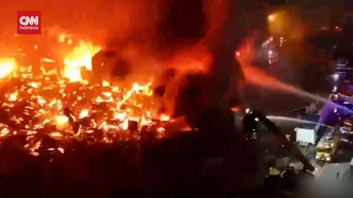VIDEO: Kebakaran Permukiman di Manila, 1,100 Keluarga Kehilangan Rumah