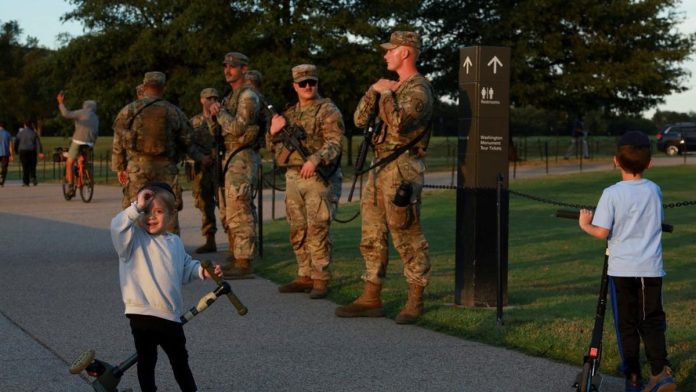 Warga Washington DC Gelar Aksi Tolak Penempatan Pasukan Trump