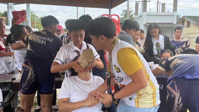 FOTO: Warga Filipina Panik Diguncang Gempa Dahsyat M 7,4