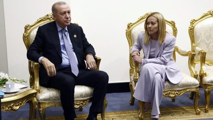 Momen Erdogan Tantang PM Italia Meloni Setop Merokok, Ini Jawabannya