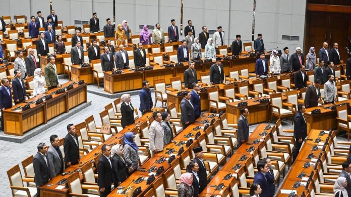 Pimpinan Komisi II Ungkap Alasan Anggota DPR Boleh Lulusan SMA