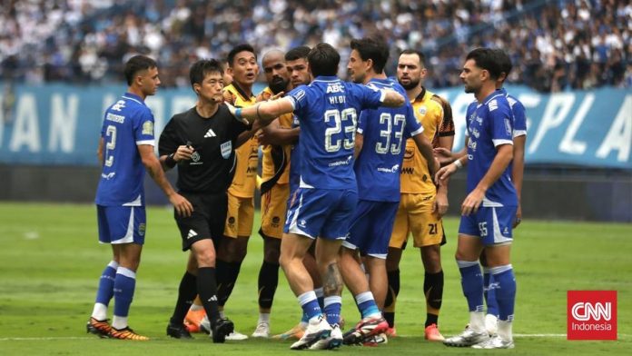 Herdman Takjub Lihat Magis El Clasico Indonesia Persib vs Persija