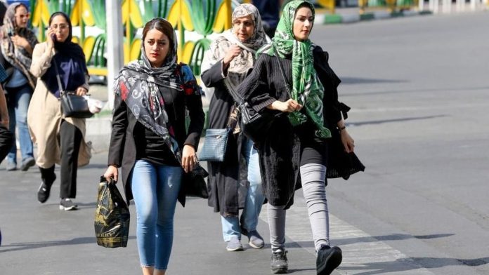 Iran Akhirnya Izinkan Perempuan Mengendarai Sepeda Motor
