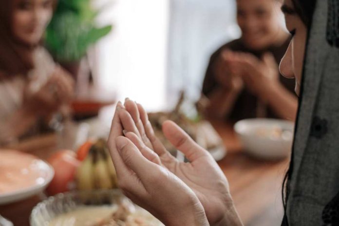 Simak Ucapan Minal Aidin Wal Faizin untuk Orang Tua, Keluarga, Saudara, dan Teman