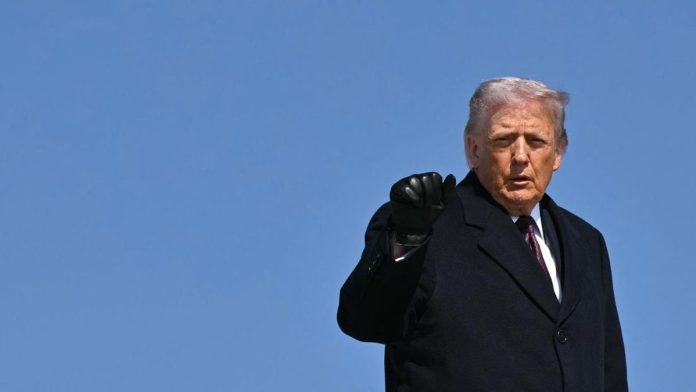 Jengkel, Trump Minta Tembak Kapal Iran Penebar Ranjau Selat Hormuz