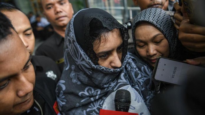 KPK Sita 5 Jam Tangan Mewah dari Rumah Bupati Pekalongan Fadia Arafiq