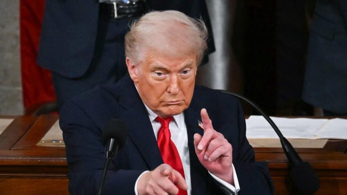 Olok-olok AS, Iran Bikin Instalasi Satir Trump di Balik Jeruji Penjara